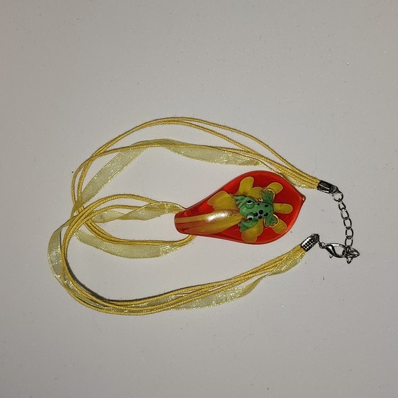 Glass frog necklace - Picture 3 of 4
